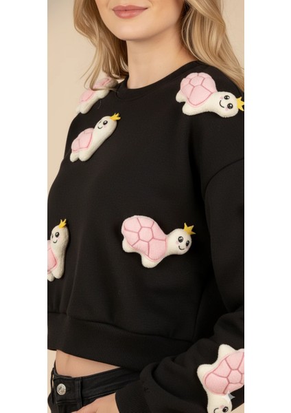 Kadın 3D Figürlü Crop Sweat Kabartmalı Karakter Desenli Bisiklet Yaka Uzun Kollu Kısa Sweat fırsatları