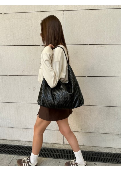 Verona Örgü Dokulu Salaş Görünümlü ve Geniş Hacimli Kadın Omuz Çantası(: Boy 28*en 48*TABAN12 Cm)