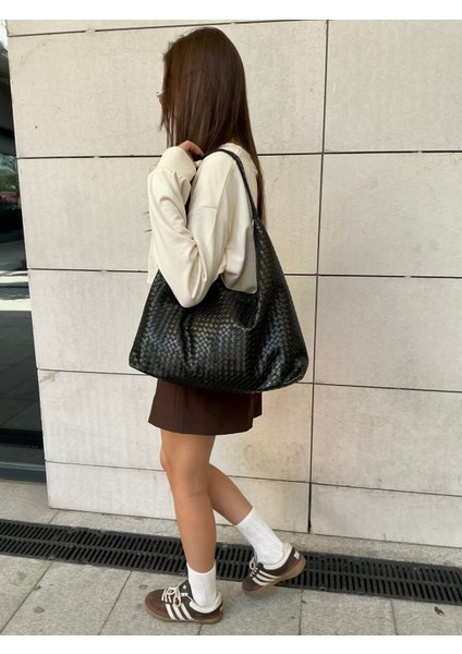 Verona Örgü Dokulu Salaş Görünümlü ve Geniş Hacimli Kadın Omuz Çantası(: Boy 28*en 48*TABAN12 Cm)