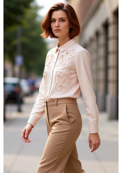 Kadın Aerobin Dokuma Gömlek Göğüs Bölgesinde Fırfır Nakış Detayları ile Şık ve Konforlu Bir Seçenek