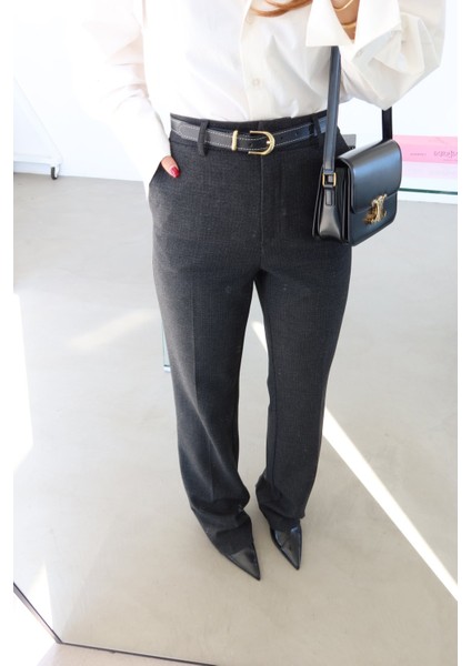 Kemerli Düz Fit Pantolon fırsatları