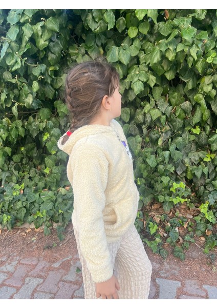 Kız Çocuk Peluş Mont modelleri