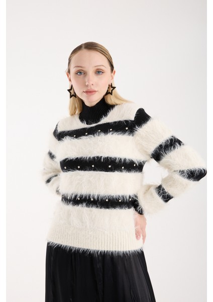 Kadın Ekru Sakal Iplik Taş Detaylı Yarım Balıkçı Yaka Triko Kazak fiyatları