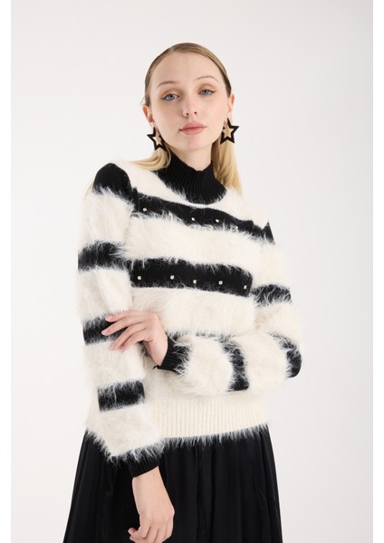 Kadın Ekru Sakal Iplik Taş Detaylı Yarım Balıkçı Yaka Triko Kazak fırsatları