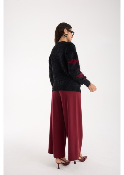 Kadın Siyah-Bordo Sakal Iplik Taş ve Inci Detaylı Bisiklet Yaka Triko Kazak