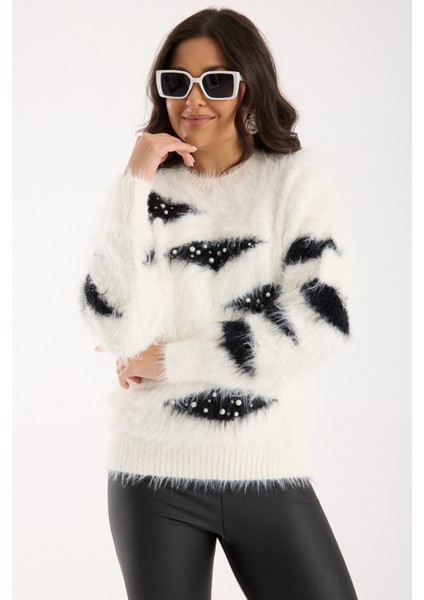 Kadın Beyaz Sakal Iplik Taş ve Inci Detaylı Bisiklet Yaka Triko Kazak