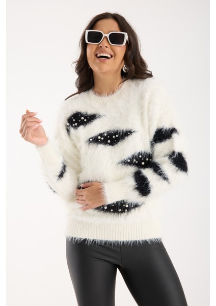 Kadın Beyaz Sakal Iplik Taş ve Inci Detaylı Bisiklet Yaka Triko Kazak indirimleri