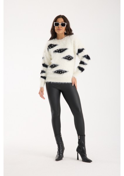 Kadın Beyaz Sakal Iplik Taş ve Inci Detaylı Bisiklet Yaka Triko Kazak