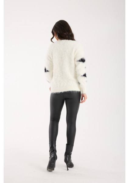 Kadın Beyaz Sakal Iplik Taş ve Inci Detaylı Bisiklet Yaka Triko Kazak