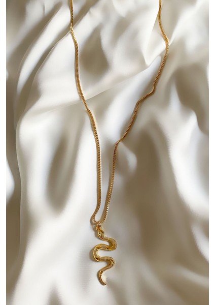 Uzun Yılan Figürlü Kolye modelleri