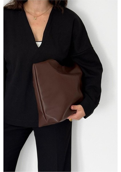 Salaş Görünümlü ve Geniş Hacimli Suni Deri Kadın Shopper Omuz Çantası