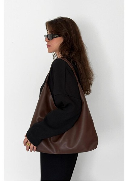 Salaş Görünümlü ve Geniş Hacimli Suni Deri Kadın Shopper Omuz Çantası fiyatları