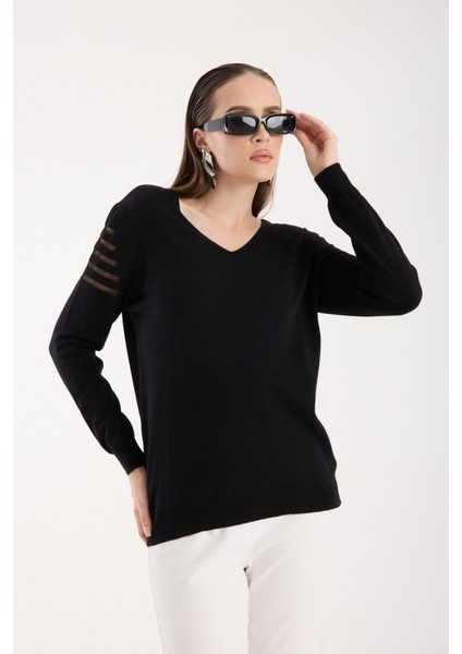Kadın Siyah Simli Kumaş Detaylı V Yaka Triko Bluz