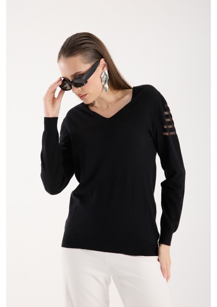 Kadın Siyah Simli Kumaş Detaylı V Yaka Triko Bluz fırsatları