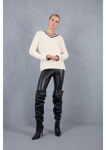 Kadın Ekru Sakal Iplik Kontrast Biyeli V Yaka Triko Kazak