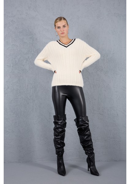 Kadın Ekru Sakal Iplik Kontrast Biyeli V Yaka Triko Kazak