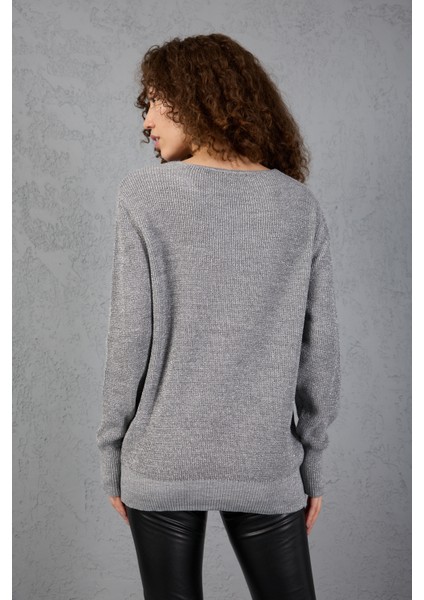 Kadın Gri Simli Selanik Örgü Baklava Desenli Geniş Manşetli V Yaka Triko Kazak fırsatları