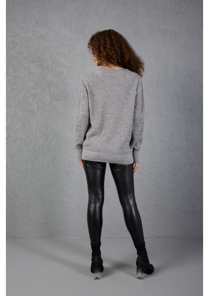 Kadın Gri Simli Selanik Örgü Baklava Desenli Geniş Manşetli V Yaka Triko Kazak