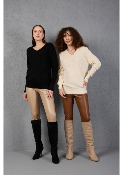 Kadın Siyah Simli Selanik Örgü Baklava Desenli Geniş Manşetli V Yaka Triko Kazak