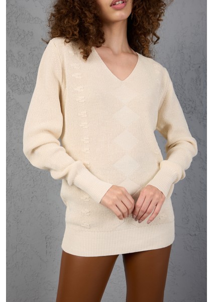 Kadın Ekru Simli Selanik Örgü Baklava Desenli Geniş Manşetli V Yaka Triko Kazak modelleri
