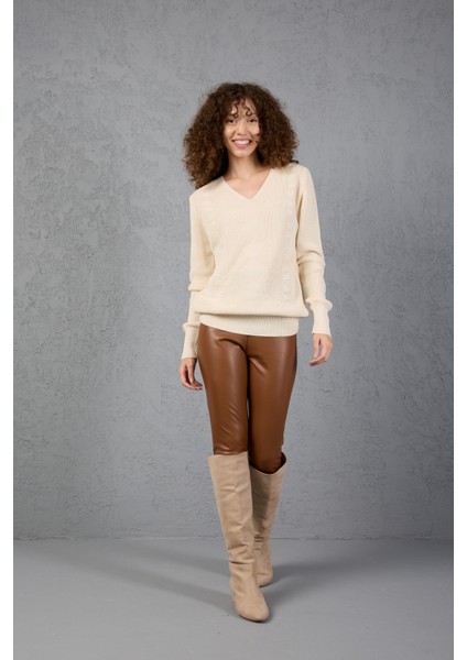 Kadın Ekru Simli Selanik Örgü Baklava Desenli Geniş Manşetli V Yaka Triko Kazak