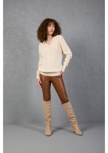 Kadın Ekru Simli Selanik Örgü Baklava Desenli Geniş Manşetli V Yaka Triko Kazak