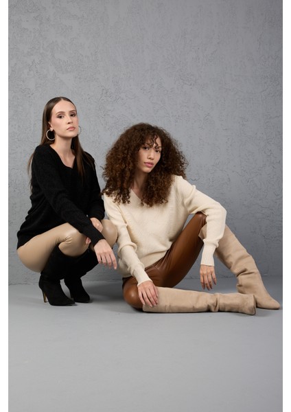 Kadın Ekru Simli Selanik Örgü Baklava Desenli Geniş Manşetli V Yaka Triko Kazak