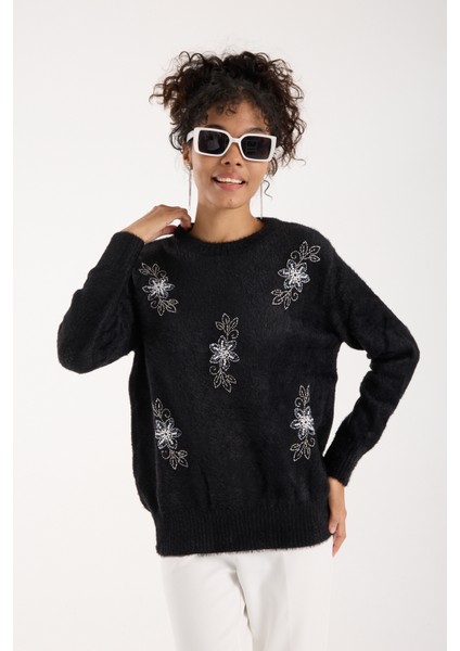 Kadın Siyah Sakal Iplik Boncuk Nakışlı Bisiklet Yaka Triko Kazak