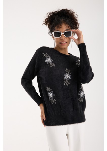 Kadın Siyah Sakal Iplik Boncuk Nakışlı Bisiklet Yaka Triko Kazak fırsatları