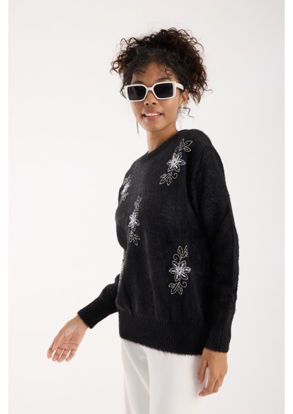 Kadın Siyah Sakal Iplik Boncuk Nakışlı Bisiklet Yaka Triko Kazak indirimleri