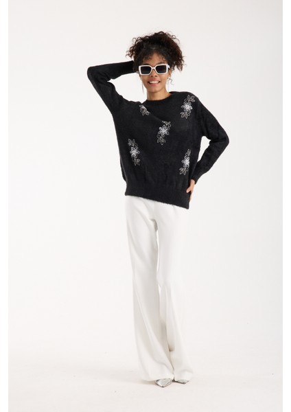 Kadın Siyah Sakal Iplik Boncuk Nakışlı Bisiklet Yaka Triko Kazak