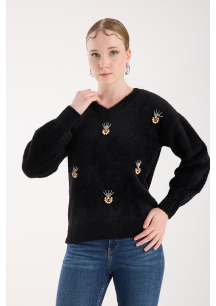 Kadın Siyah Sakal Iplik Önü Aksesuarlı Balon Kollu V Yaka Triko Kazak