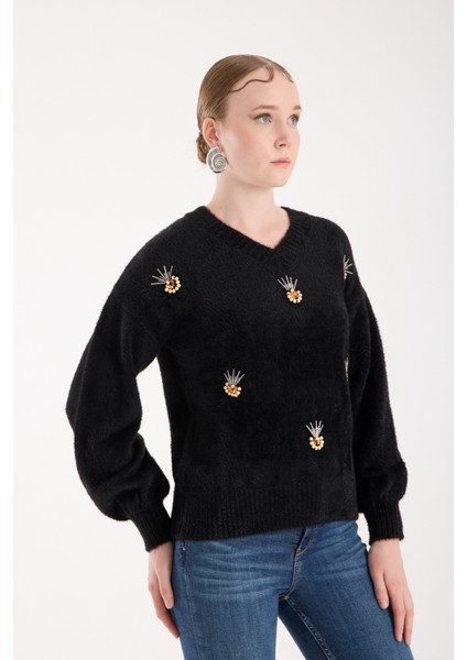 Kadın Siyah Sakal Iplik Önü Aksesuarlı Balon Kollu V Yaka Triko Kazak modelleri