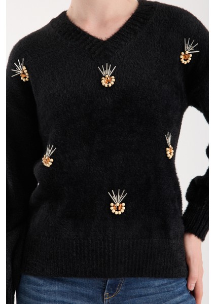 Kadın Siyah Sakal Iplik Önü Aksesuarlı Balon Kollu V Yaka Triko Kazak fırsatları