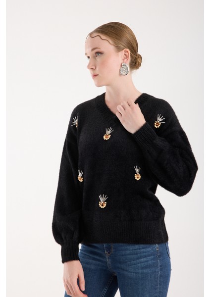 Kadın Siyah Sakal Iplik Önü Aksesuarlı Balon Kollu V Yaka Triko Kazak indirimleri