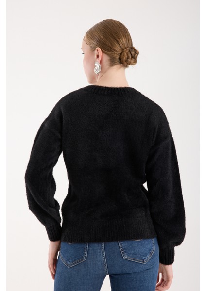 Kadın Siyah Sakal Iplik Önü Aksesuarlı Balon Kollu V Yaka Triko Kazak