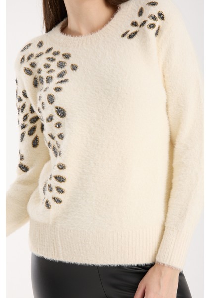 Kadın Ekru Sakal Iplik Boncuk Nakışlı Bisiklet Yaka Triko Bluz modelleri