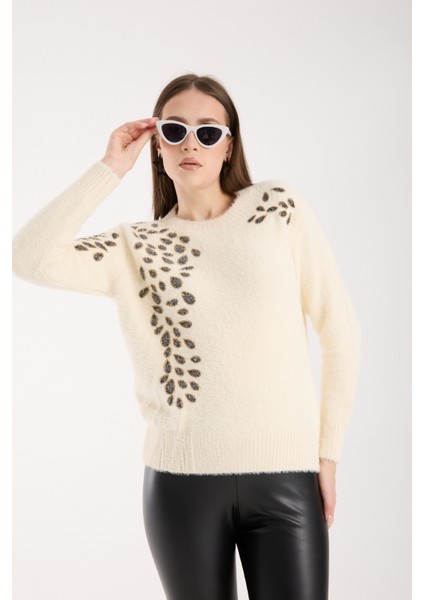 Kadın Ekru Sakal Iplik Boncuk Nakışlı Bisiklet Yaka Triko Bluz fırsatları