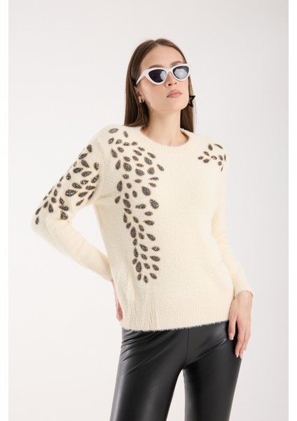 Kadın Ekru Sakal Iplik Boncuk Nakışlı Bisiklet Yaka Triko Bluz indirimleri