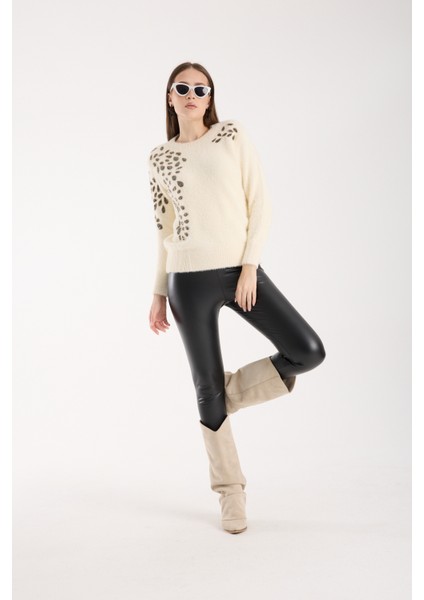 Kadın Ekru Sakal Iplik Boncuk Nakışlı Bisiklet Yaka Triko Bluz