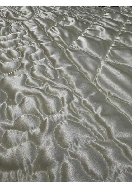 Saten Kapitone Elyaf Dolgulu Seccade (85 x 135 Cm.) indirimleri