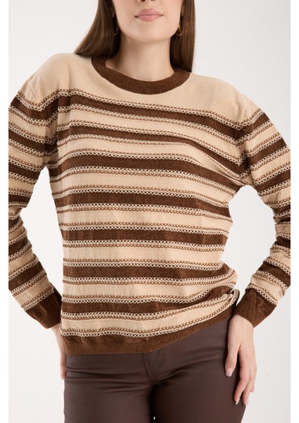 Kadın Krem-Kahve Çizgili Çapraz Kontrast Dikiş Detaylı Şönil Kadife Triko Kazak fırsatları
