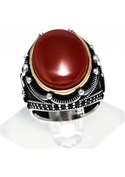 Kırmızı Akik Taşlı 925 Ayar Gümüş Erkek Yüzük – Kararlı ve Güçlü Duruş