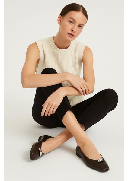 Aster Kare Burun Metal Toka Detaylı Şık Günlük Kadın Babet