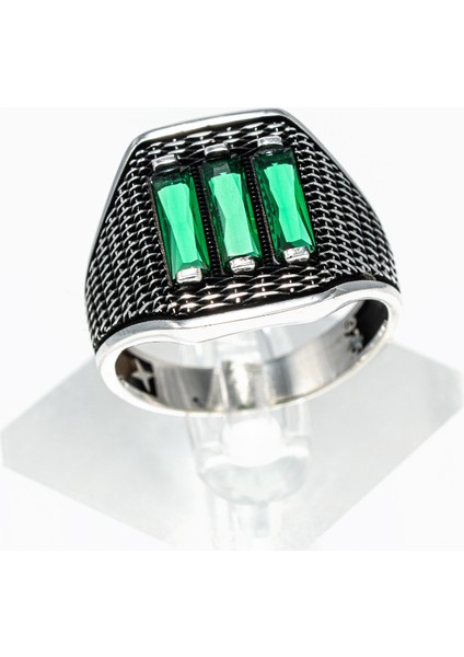 Zümrüt Yeşili Taşlı 925 Ayar Gümüş Erkek Yüzük – Modern ve Dikkat Çekici Tasarım modelleri