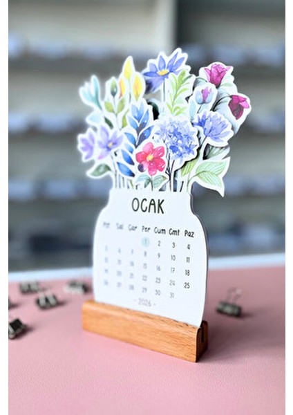 Çiçekli 2026 Yılı Aylık Masa Takvimi Orta Boy / Resmi Tatiller ve Hafta Sonları modelleri