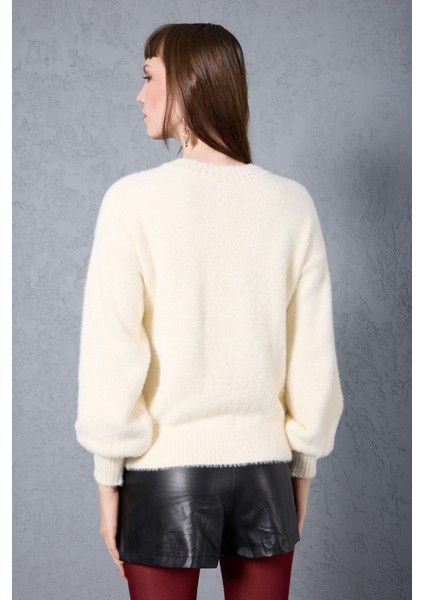 Kadın Ekru Sakal Iplik Önü Boncuk Nakışlı Balon Kollu V Yaka Triko Kazak fırsatları