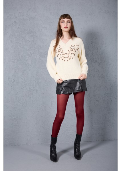 Kadın Ekru Sakal Iplik Önü Boncuk Nakışlı Balon Kollu V Yaka Triko Kazak