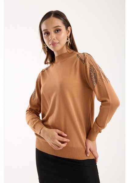 Kadın Bej Elit Viskon Kumaş Taş Detaylı Omuzlar Yarım Balıkçı Yaka Triko Bluz fiyatları