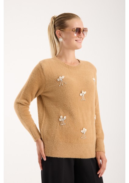 Kadın Bej Sakal Iplik Önü Aksesuarlı Bisiklet Yaka Triko Kazak fiyatları